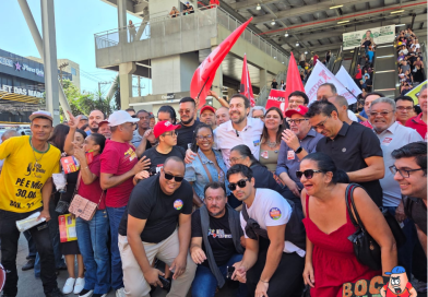 Bocadura participa de manifestação pelo fim da escala 6×1 em Osasco